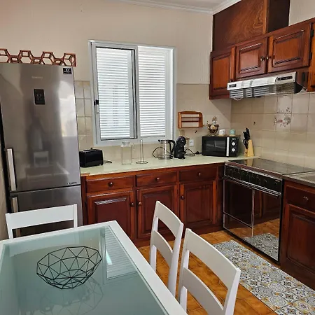 別荘 Joli Larano - With 3 Bedroom And 2 Wc マシコ